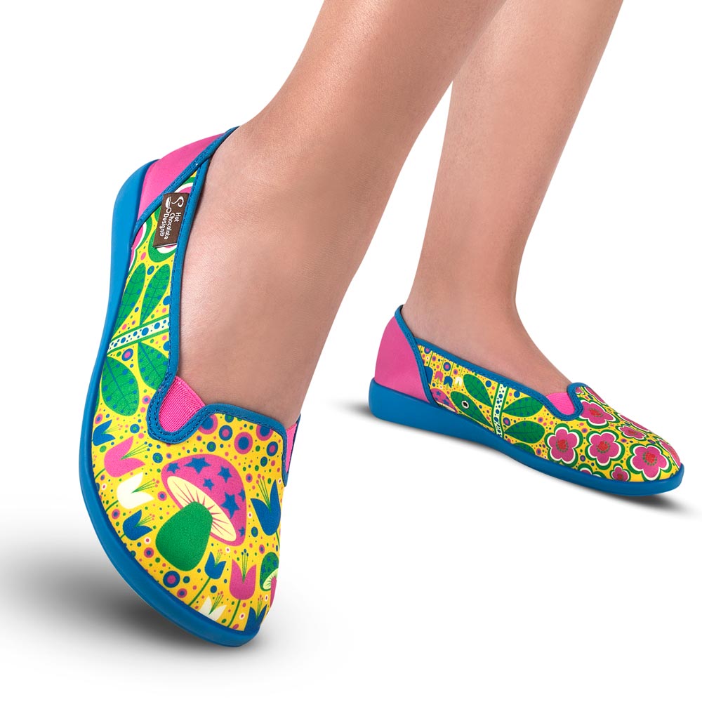 Chocolaticas Flower Power Women s Slip On Shoes